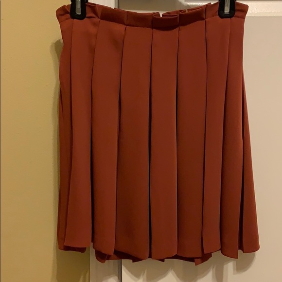Orange pleated mini skirt - Picture 1 of 3